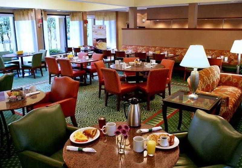 Courtyard Birmingham Hoover Restaurace fotografie